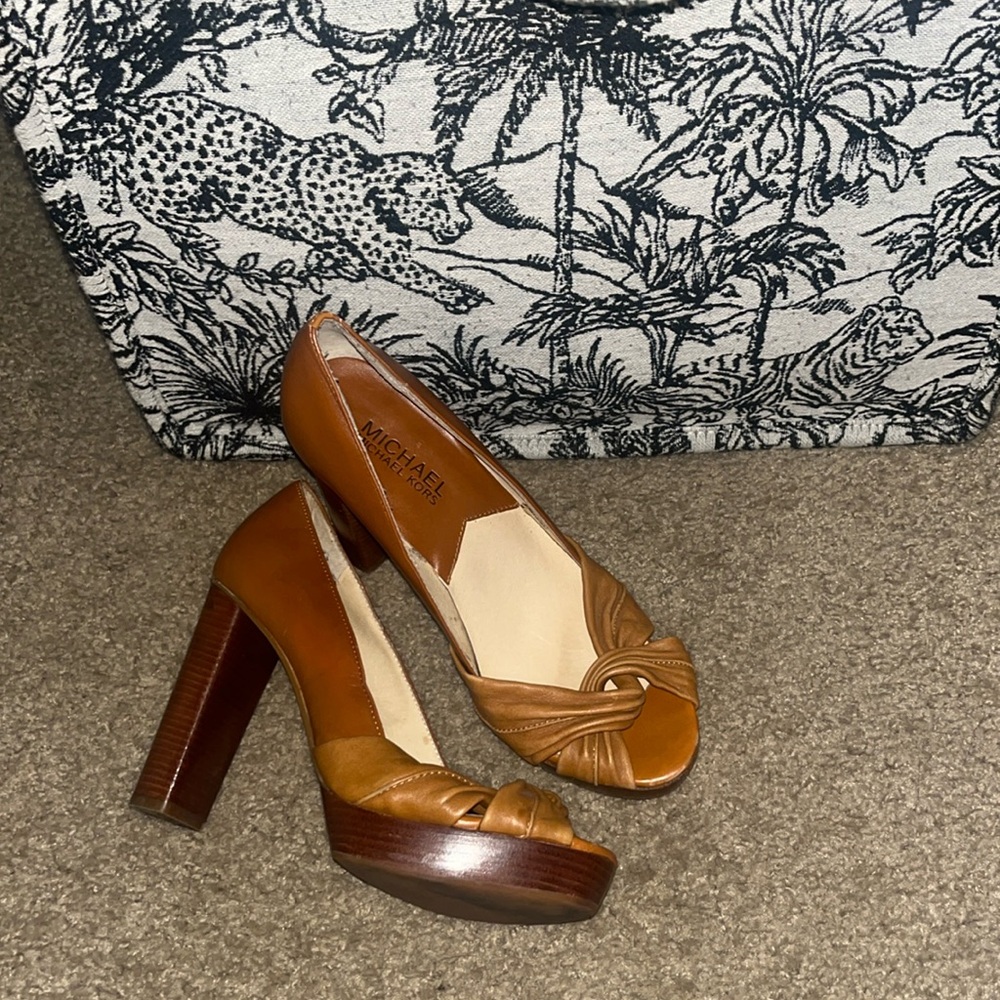 Vintage early 2000’s Michael Kors Peep Toe Pumps